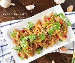 中山网红酸辣鸡脚做法,秘制家常风味，一口接一口的诱惑