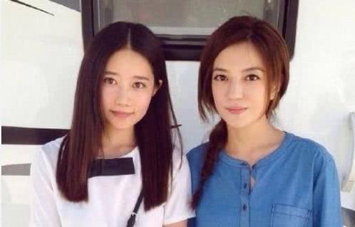 明星和旁边,明星与旁人的精彩互动瞬间
