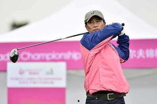 哪位明星打高尔夫比赛,展现运动风采