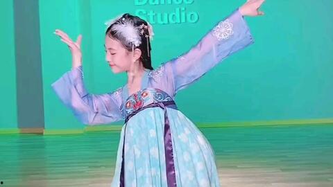 网红小朋友古典舞视频,传承国风之美