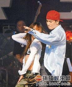 明星激凸图,揭秘镜头背后的真实瞬间