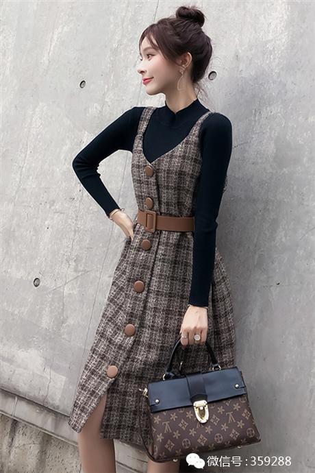 网红新版连衣裙秋冬外套,网红版连衣裙外套，优雅与保暖两不误