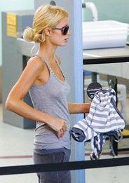 不爱穿bra的明星,不穿bra的明星们揭秘时尚态度