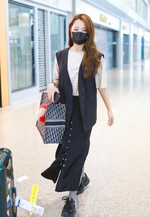 明星用的小马甲,时尚潮流的个性演绎